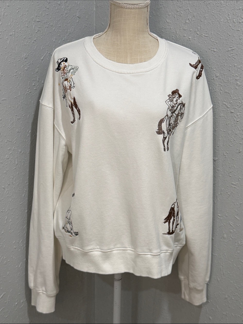 Blue B. Embroidered Cowgirl Western Motif White Crewneck Sweatshirt Size Large